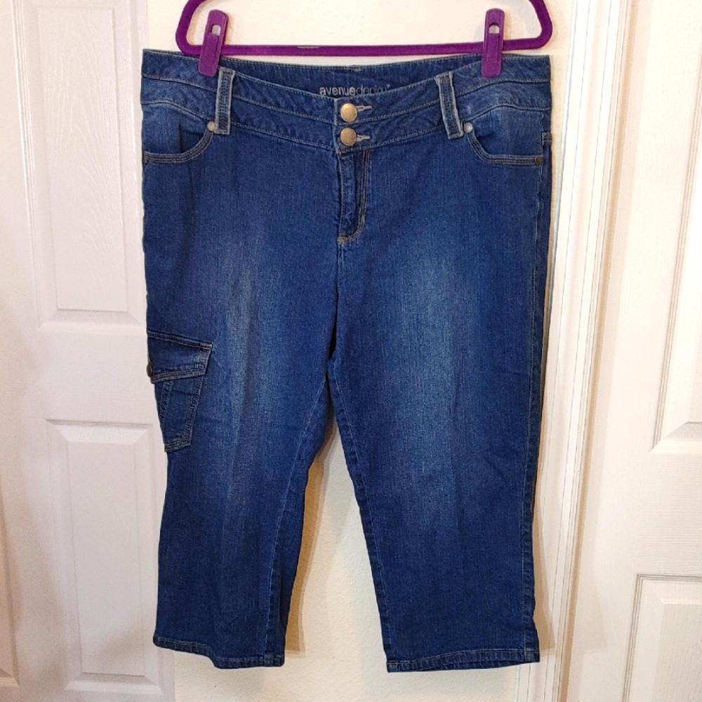 Avenue Women Capri Denim Size 16